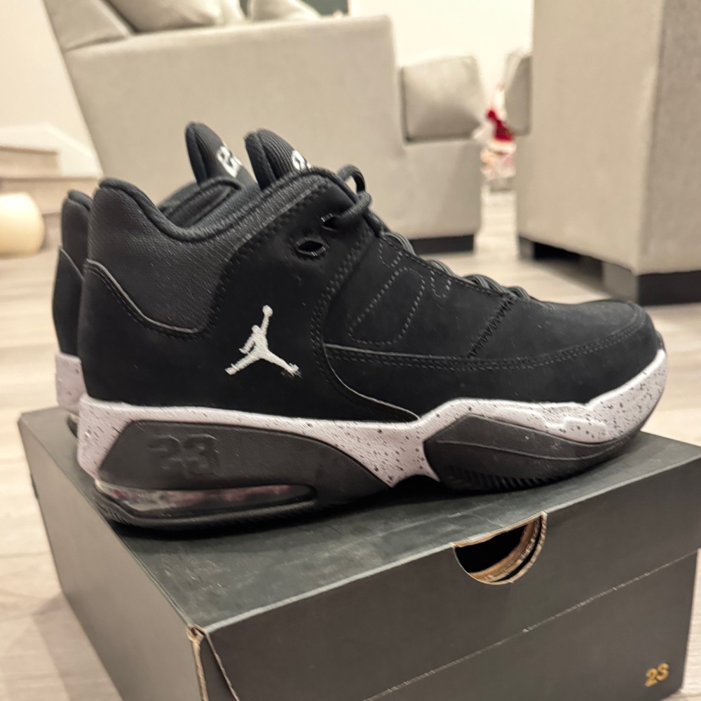 Jordan max aura 3
